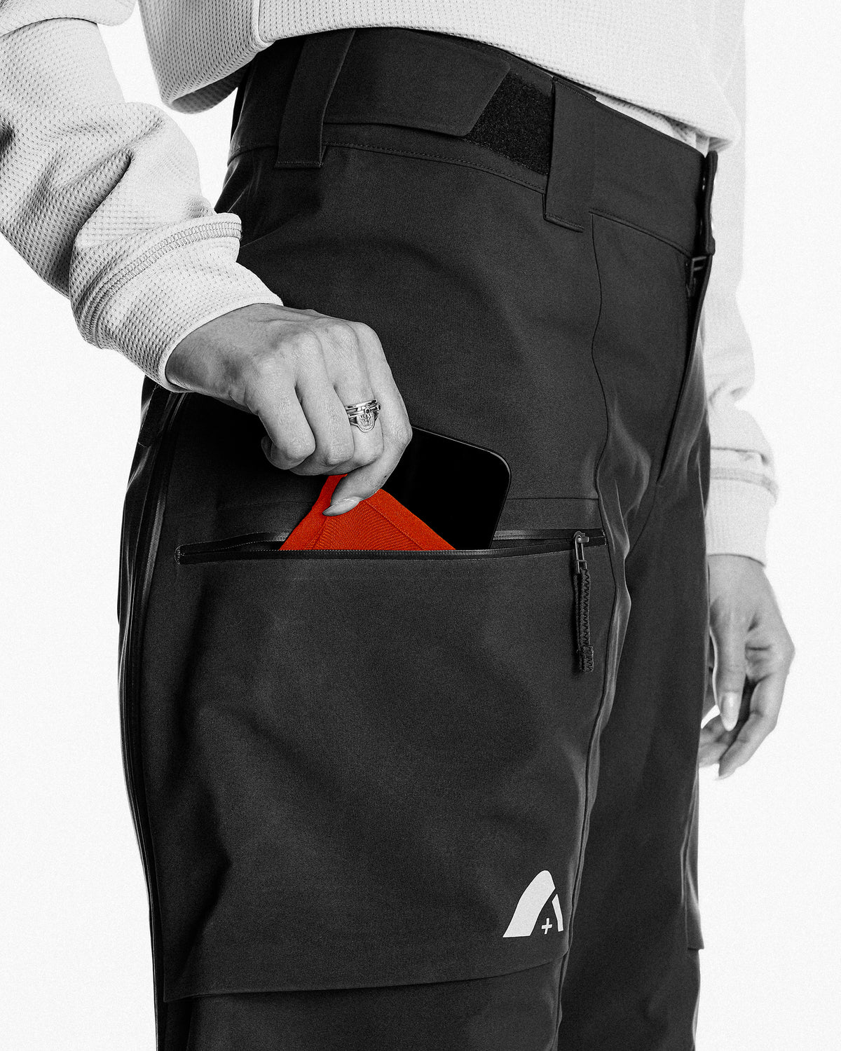 One Zipped cargot pocket